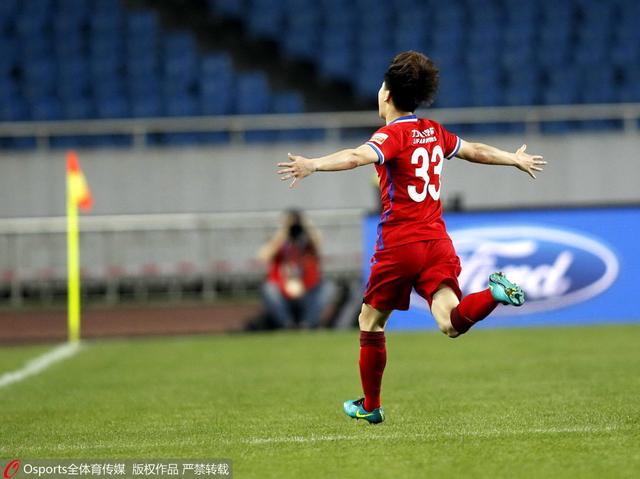 乱l高辣h文一女爱裸睡的丹丹